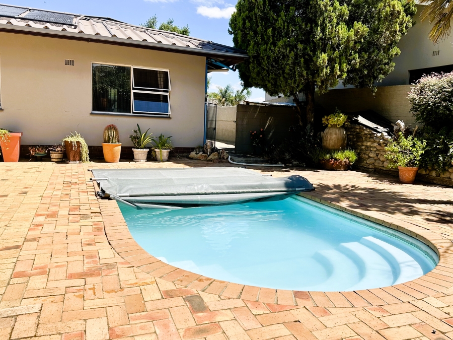 4 Bedroom Property for Sale in Panorama Western Cape